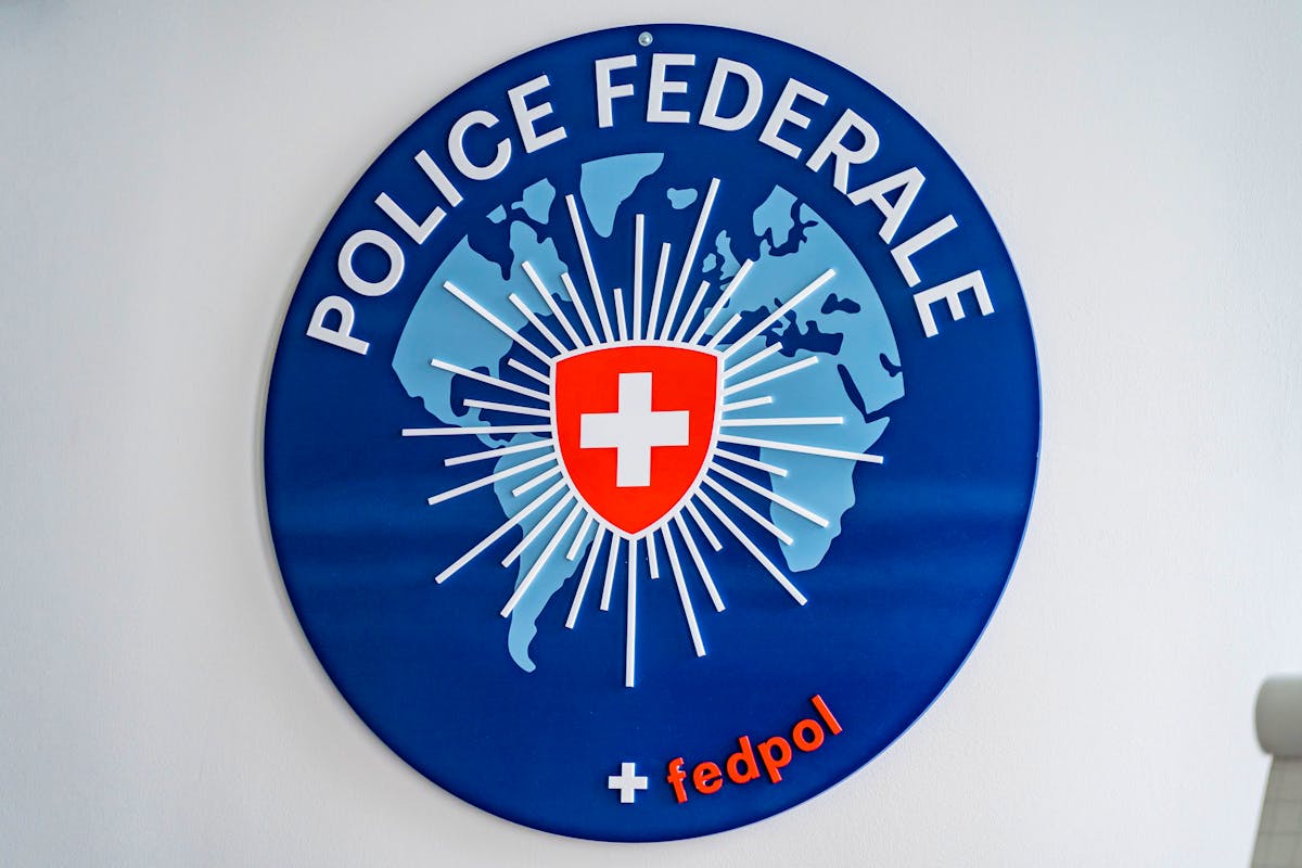 Manque d’enquêteurs au Fedpol : l’audit du CDF pointe les failles et les risques pour la sécurité suisse