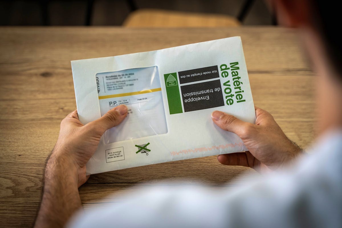 Suisse: suppression de la valeur locative et introduction de l’e-ID — mode de vote et sondage post-électoral