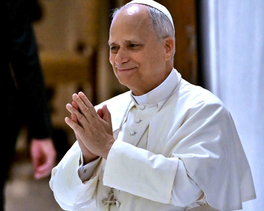 Braquage spectaculaire au Louvre : des bijoux d’une valeur inestimable dérobés lors de l’ouverture du musée