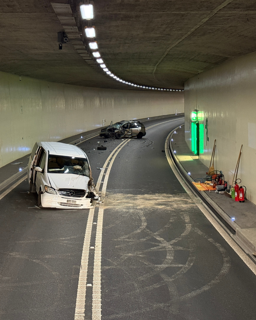 Accident dans le tunnel Zollhaus à Sachseln: deux conducteurs blessés sur l’A8