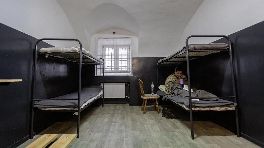 Des prisonniers nord-coréens en Ukraine envisagent la défection, selon des services de renseignement